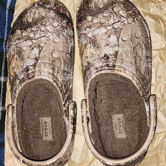 Crocs Realtree Apx Fuzzy Lined Clog, Women's Size 7 - Picture 2 of 3